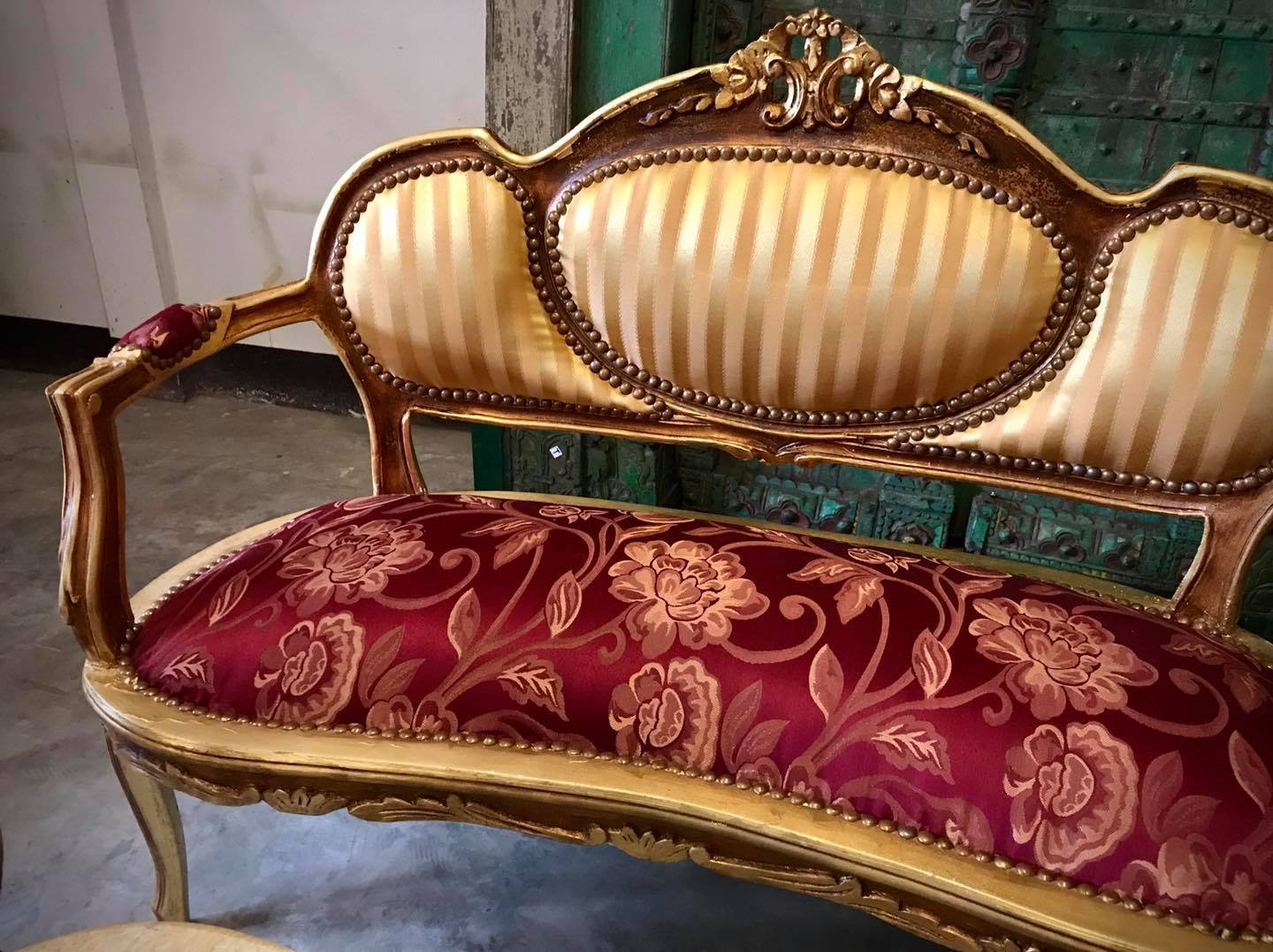luxury Wooden sofa set