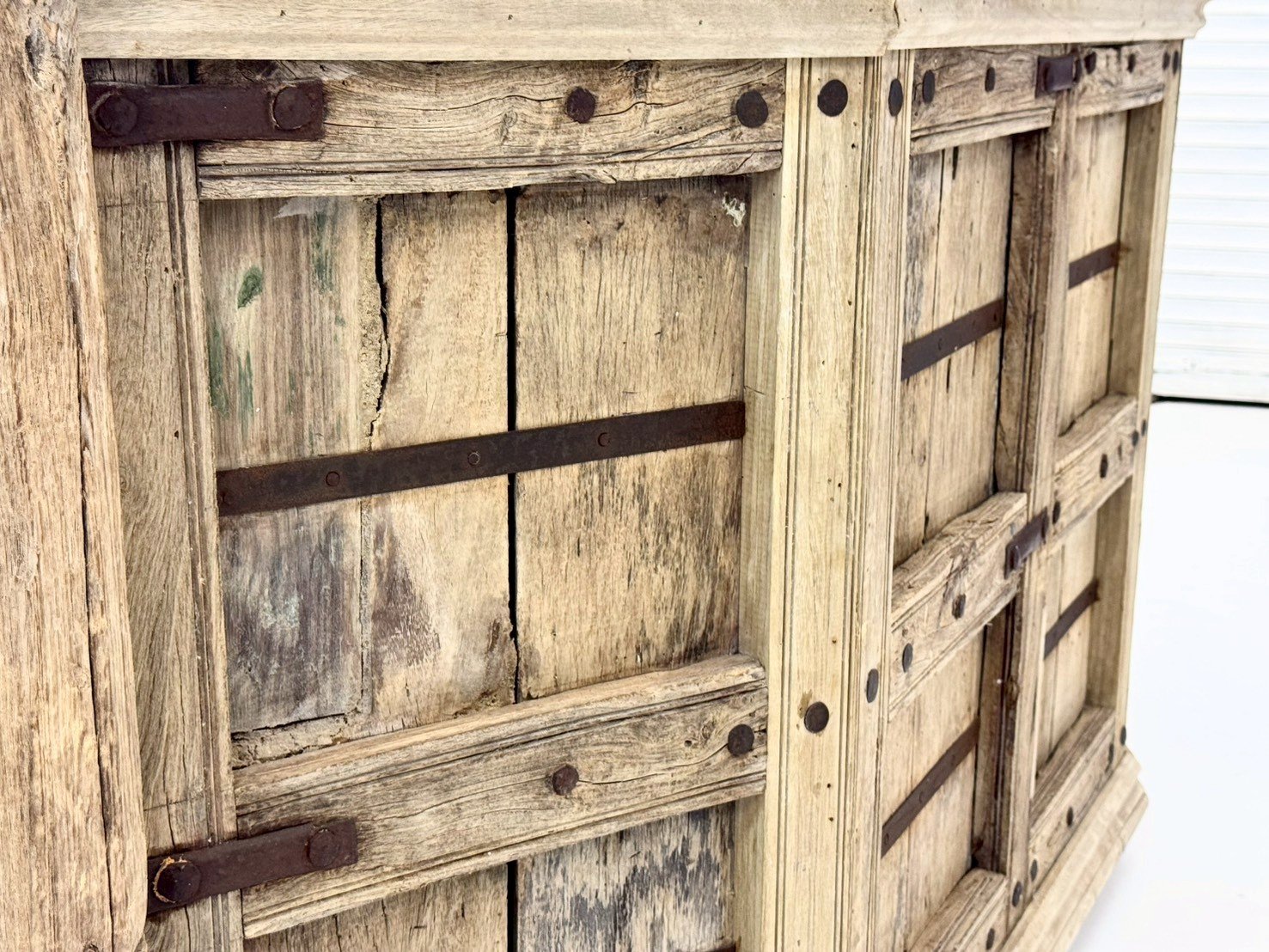 Maltise Bar Cabinet – Wine Rack, Sun-Bleached Whitewash Finish, Angled Multi-Faceted Front Design,Rustic Panel Dividers, Integrated Storage (209 × 54 × 102 cm) - RIVO HOMES
