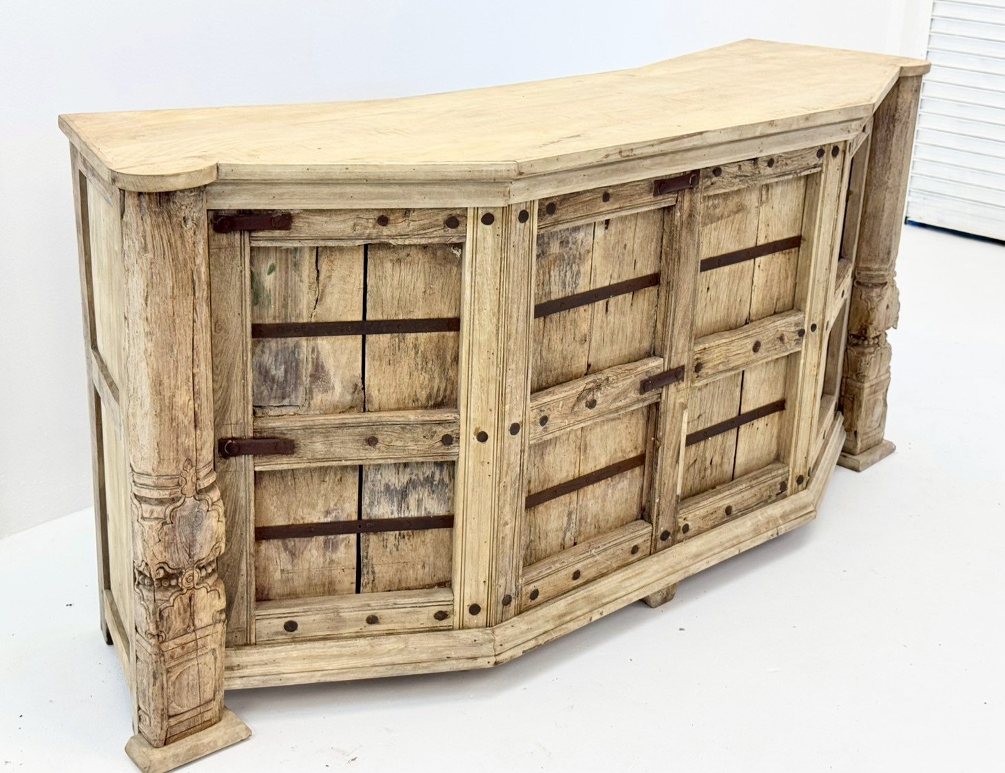 Maltise Bar Cabinet – Wine Rack, Sun-Bleached Whitewash Finish, Angled Multi-Faceted Front Design,Rustic Panel Dividers, Integrated Storage (209 × 54 × 102 cm) - RIVO HOMES