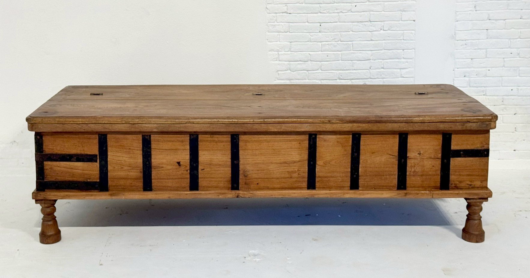 Mez Wooden Box Coffee Table – Coffee Table with Storage and Antique Rustic FinishW167 x D64 x 48 cm - RIVO HOMES
