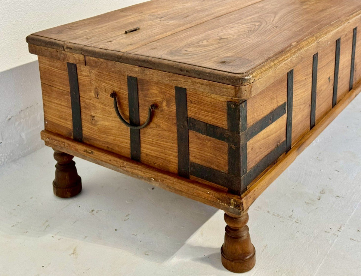 Mez Wooden Box Coffee Table – Coffee Table with Storage and Antique Rustic FinishW167 x D64 x 48 cm - RIVO HOMES