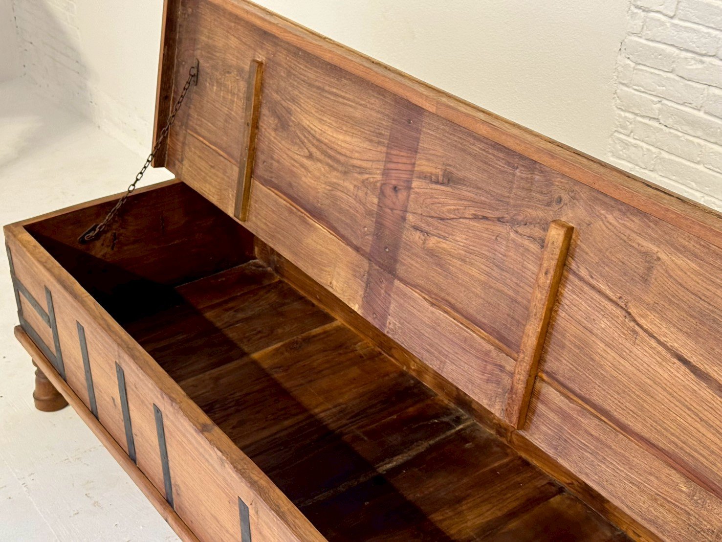 Mez Wooden Box Coffee Table – Coffee Table with Storage and Antique Rustic FinishW167 x D64 x 48 cm - RIVO HOMES