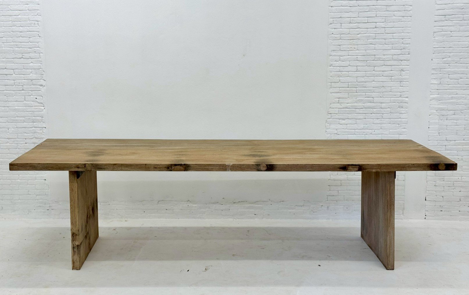 minimal table