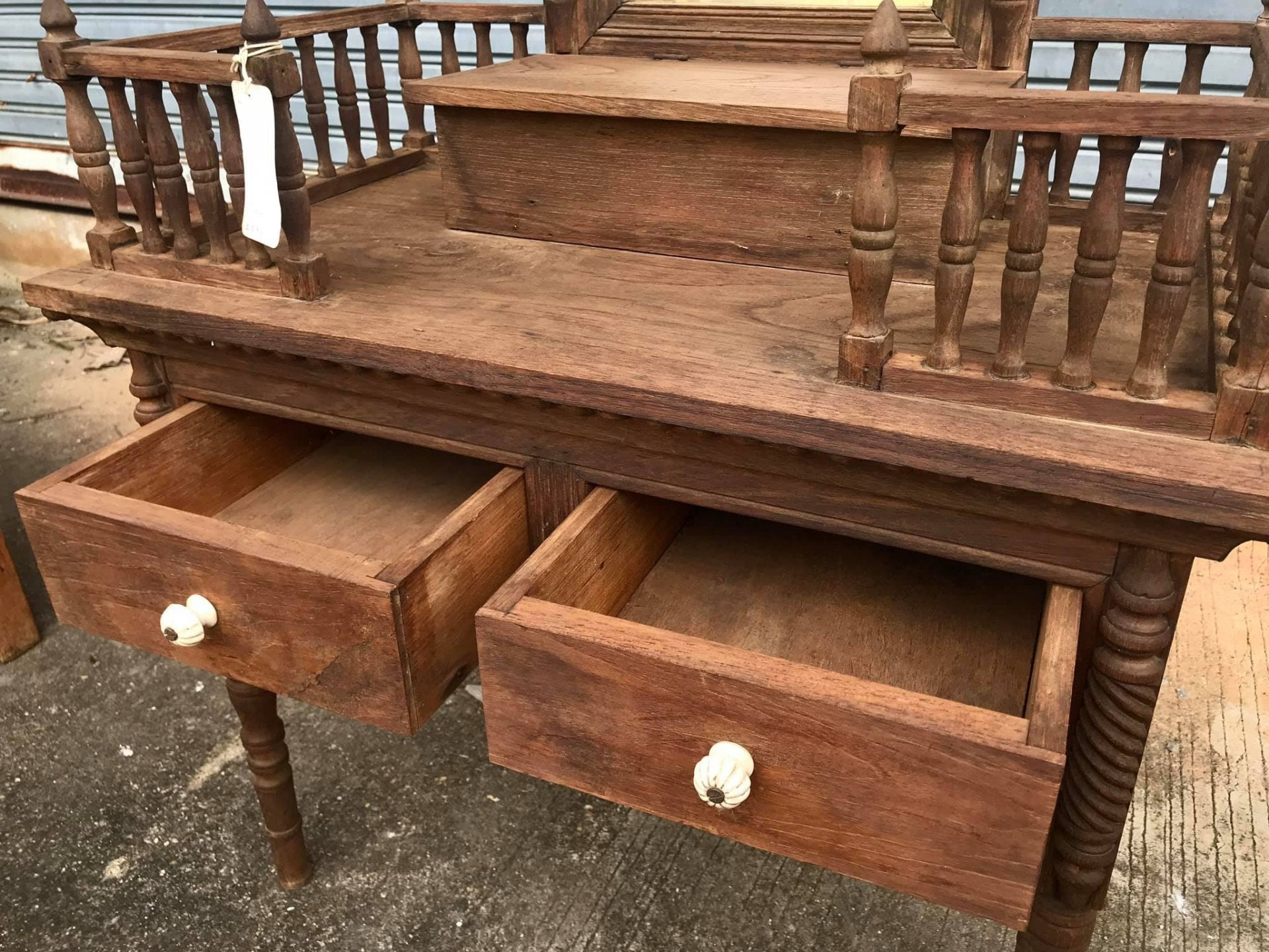 mirror dressing table