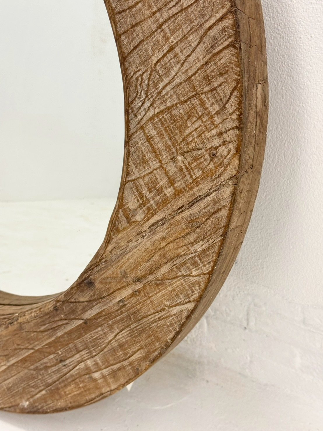 mirrors with round frame