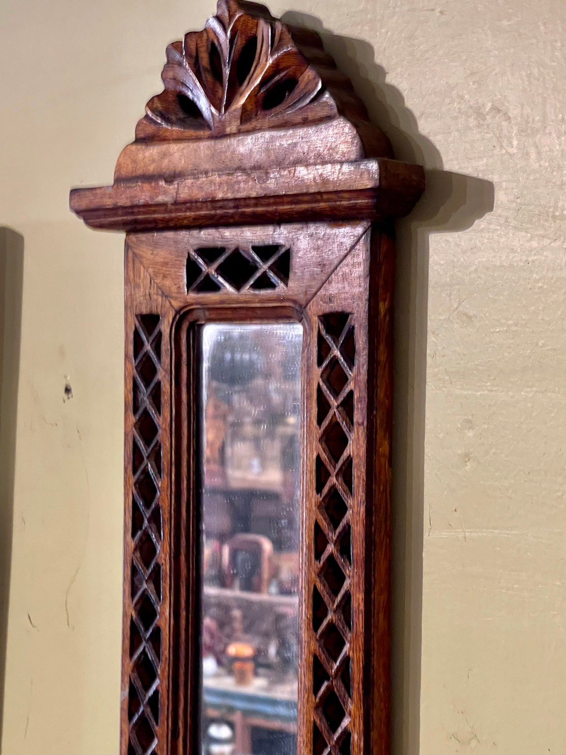 Narrow Lattice Side Design Frame Mirror – Small Narrow Frame Mirrors with Carved Crown Size: W19 x D2 x H53 cm. - RIVO HOMES