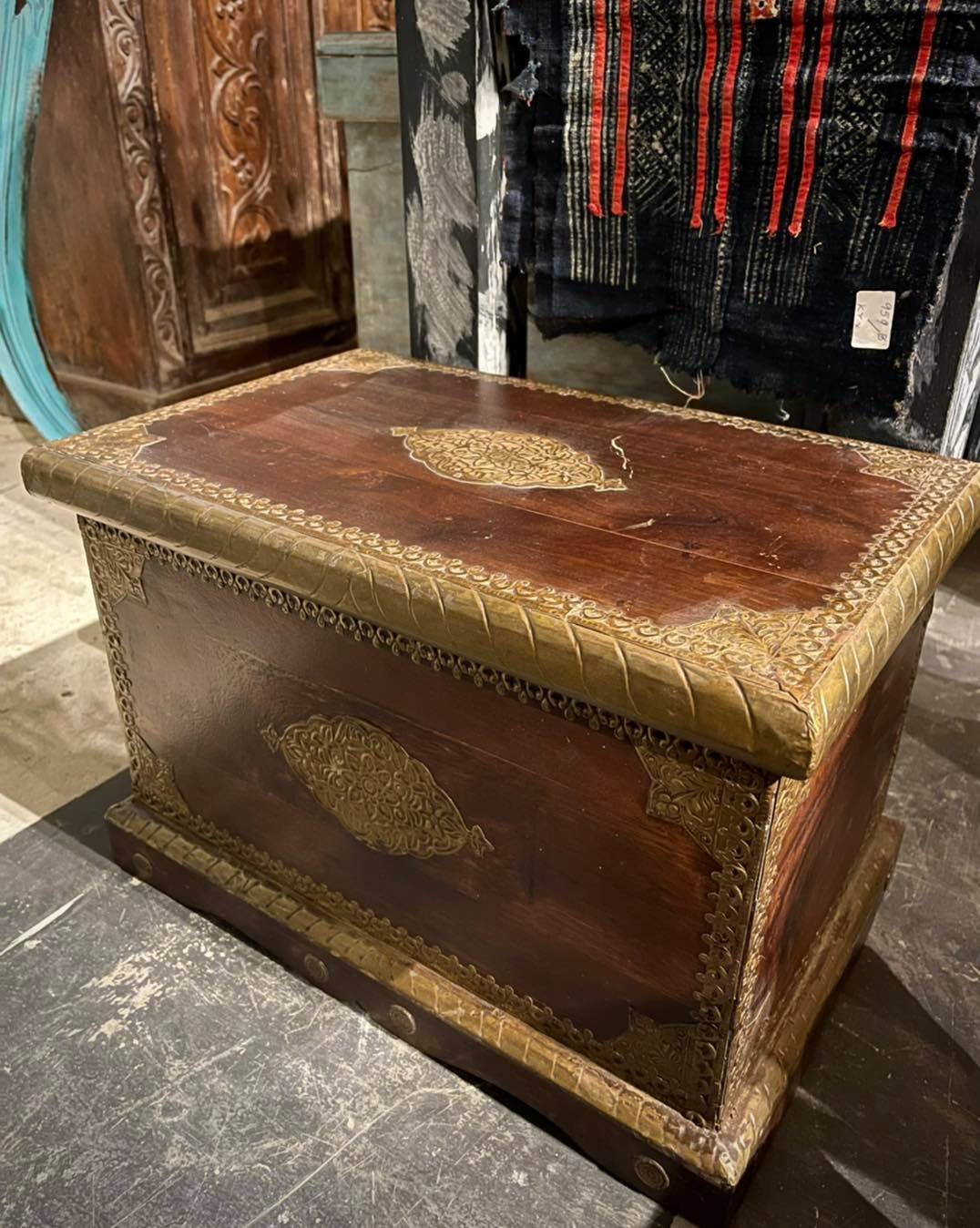 nesting wooden trunks