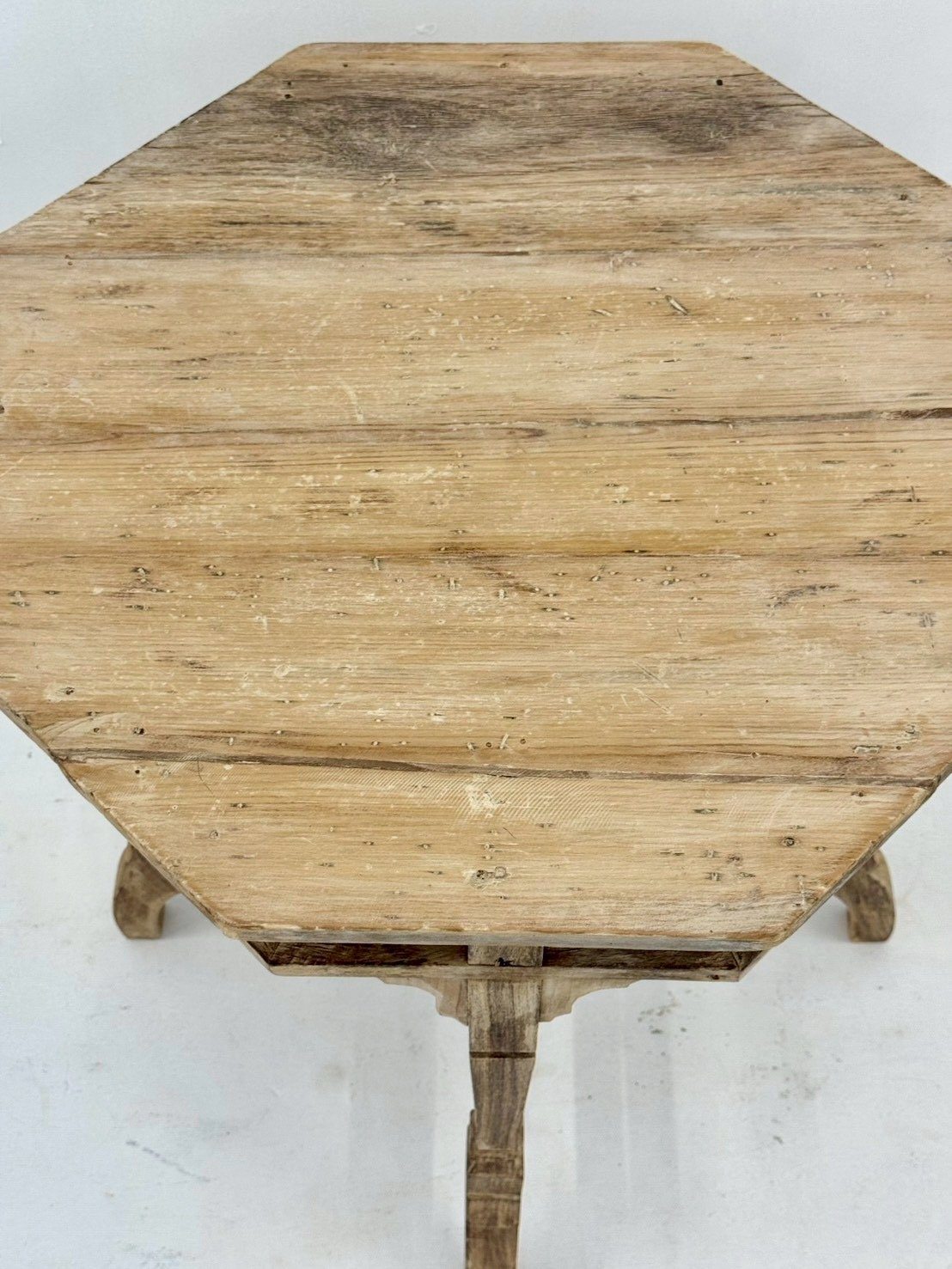 octagonal table