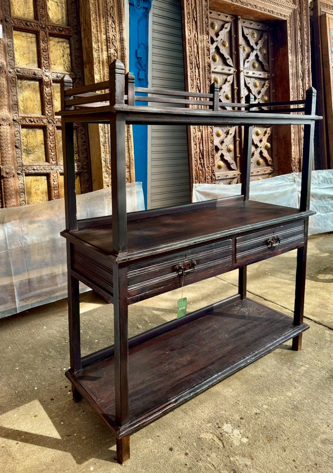 open shelfs racks