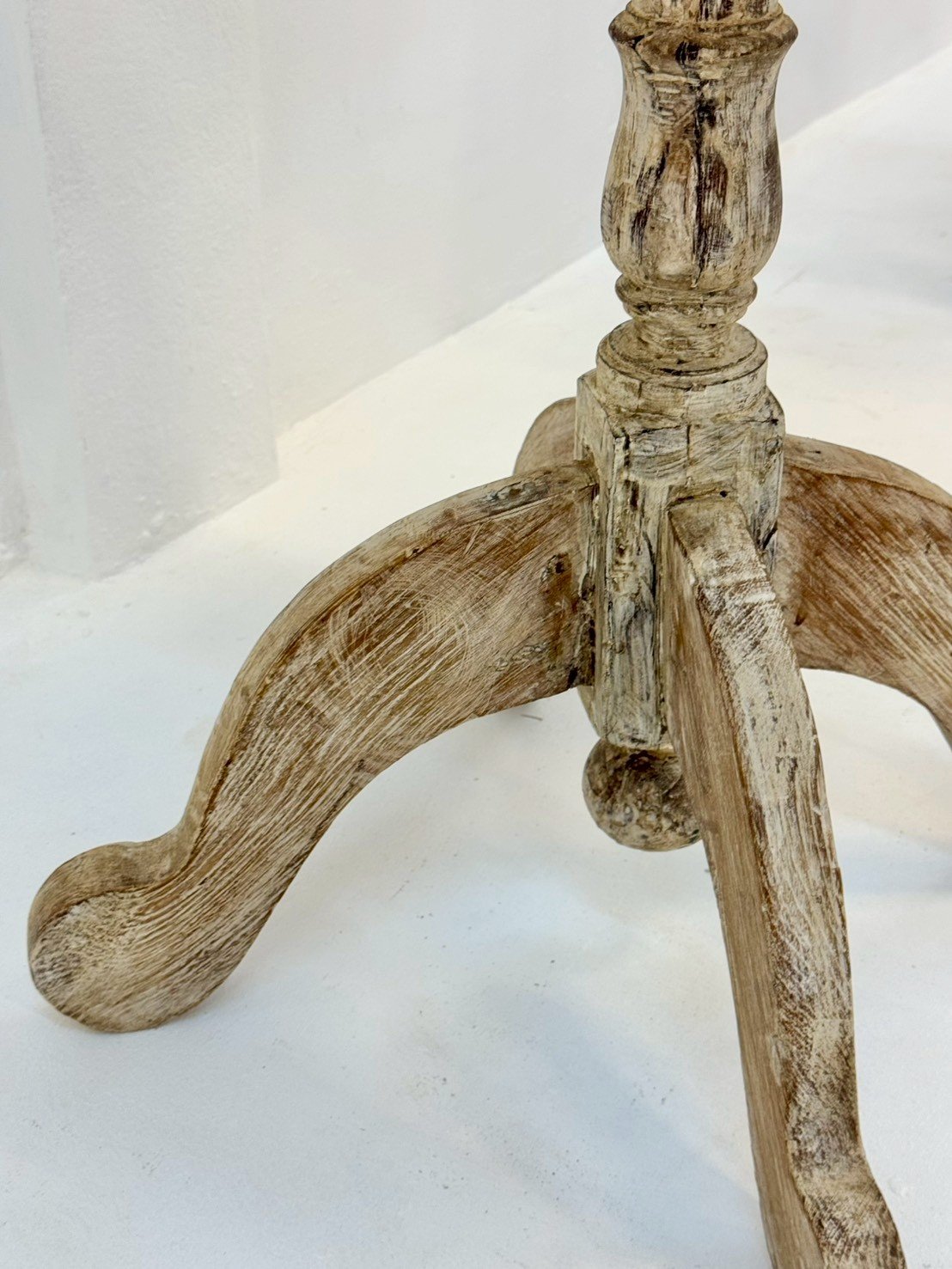 pedestal tripod table