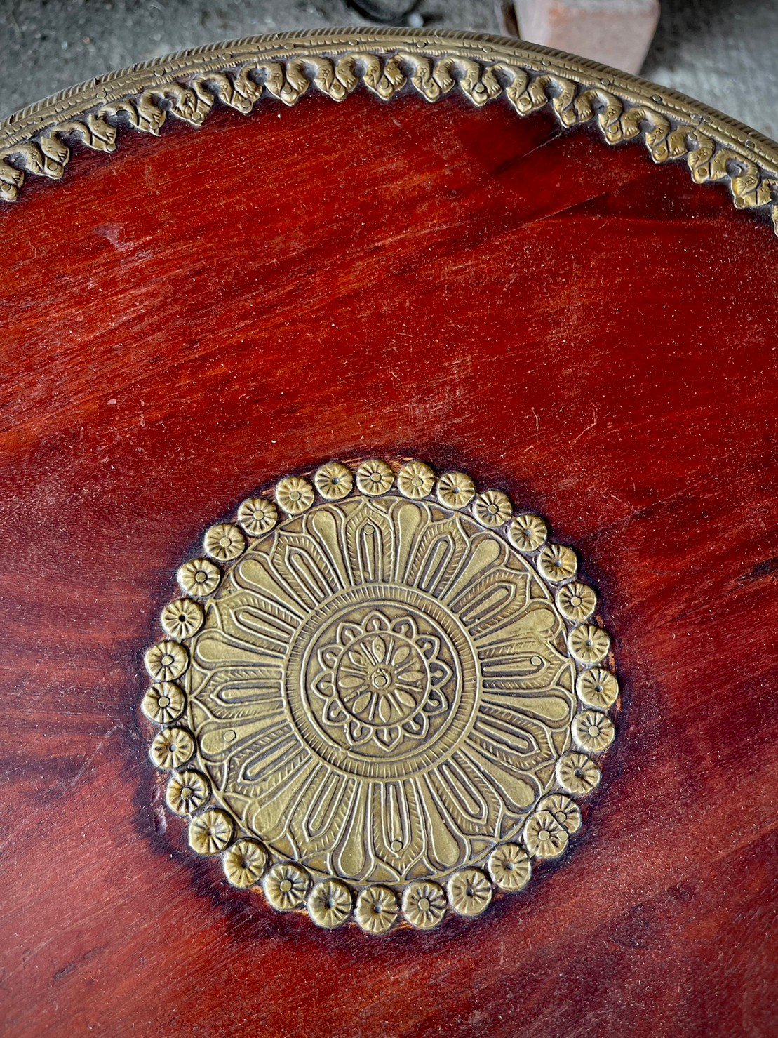  round center table