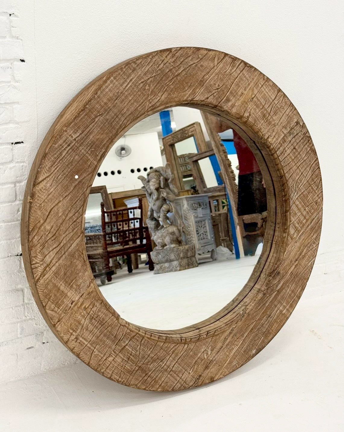 round shaped mirror
