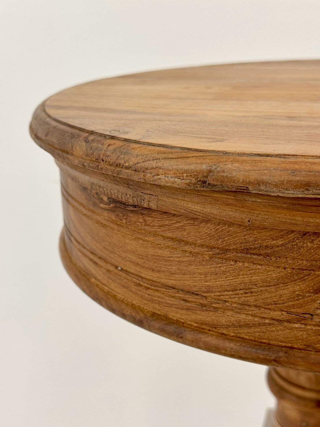  round side tables