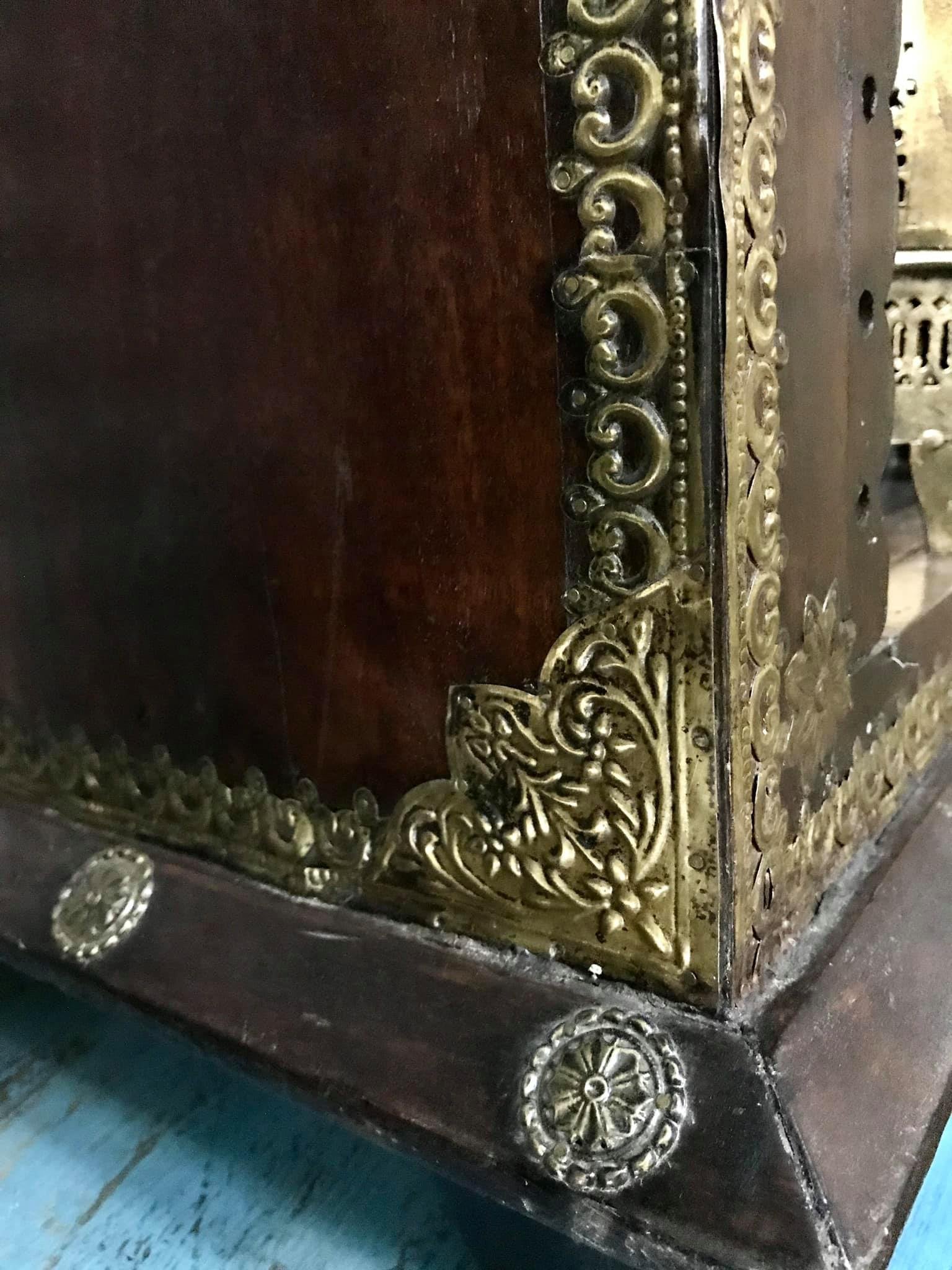 royal design wood cabinet