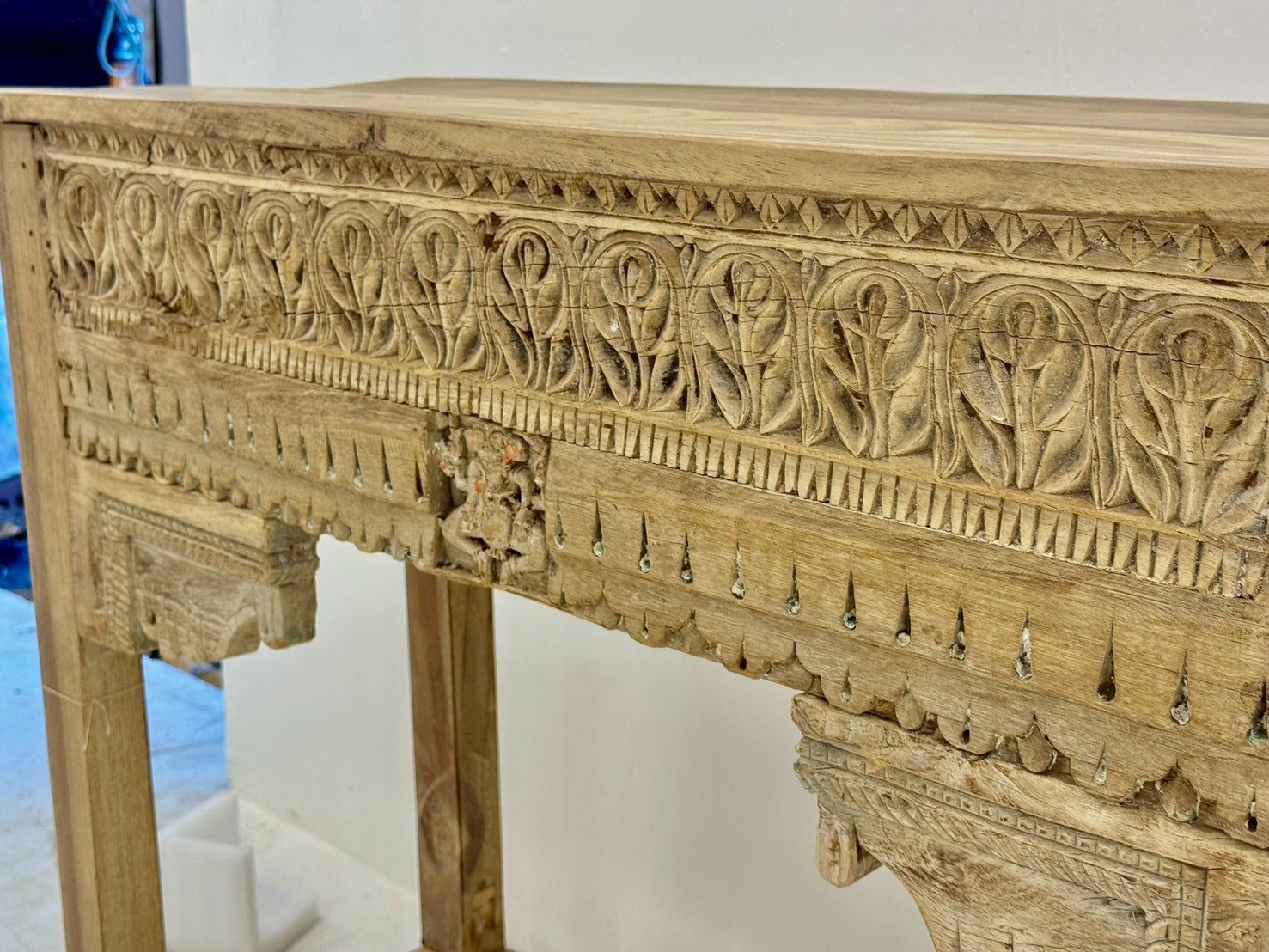 Sargam Hand Carved Console Table – Rustic Designer Console Table with Open Shelf W105 x D40 x H91 cm - RIVO HOMES