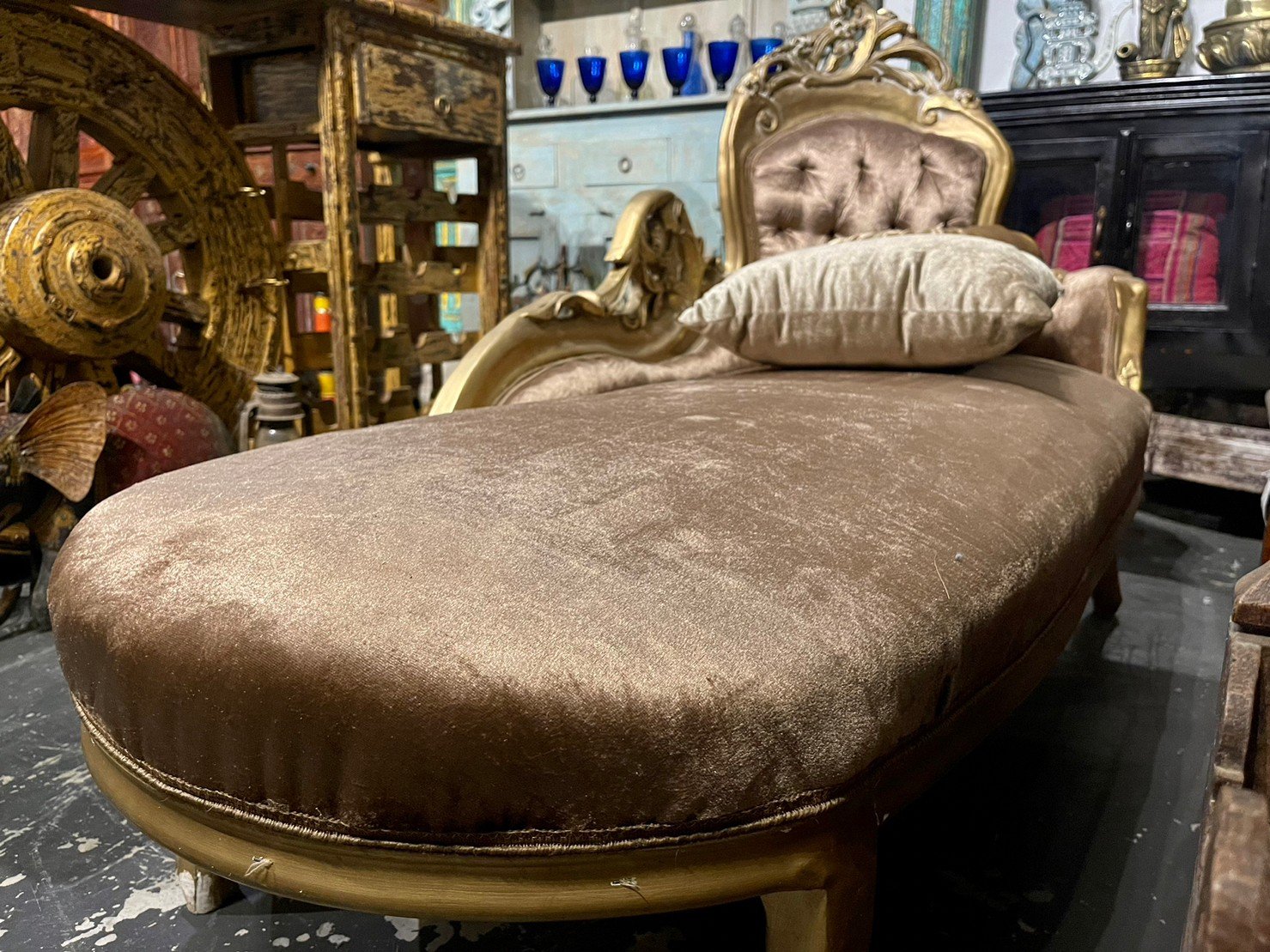 Scroll Back Velvet Day Bed – Royal Day Bed with Carved Golden Frame and Cabriole Legs W155 x D66 x H97 cm - RIVO HOMES