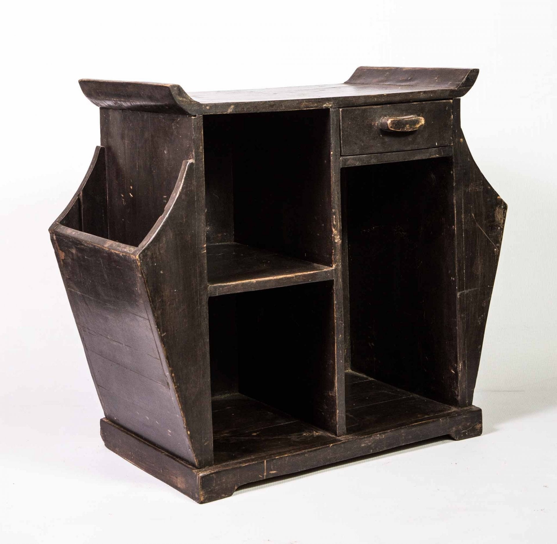 Side Pocket Wooden Shelf Unit – Wooden Table with Shelf for Compact Vintage Storage W71 x D33 x H59 cm. - RIVO HOMES