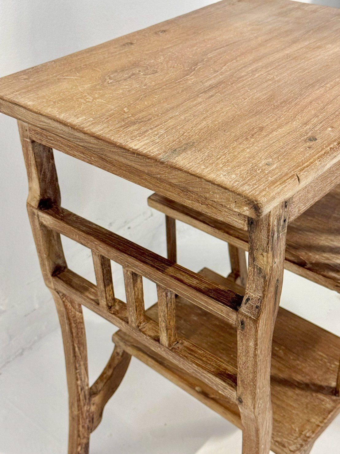 Slatted Back Multi tier Side Table – Rustic Telephone Stand Table with Offset Shelves & Curved Legs W53 x D40 x H68 cm - RIVO HOMES