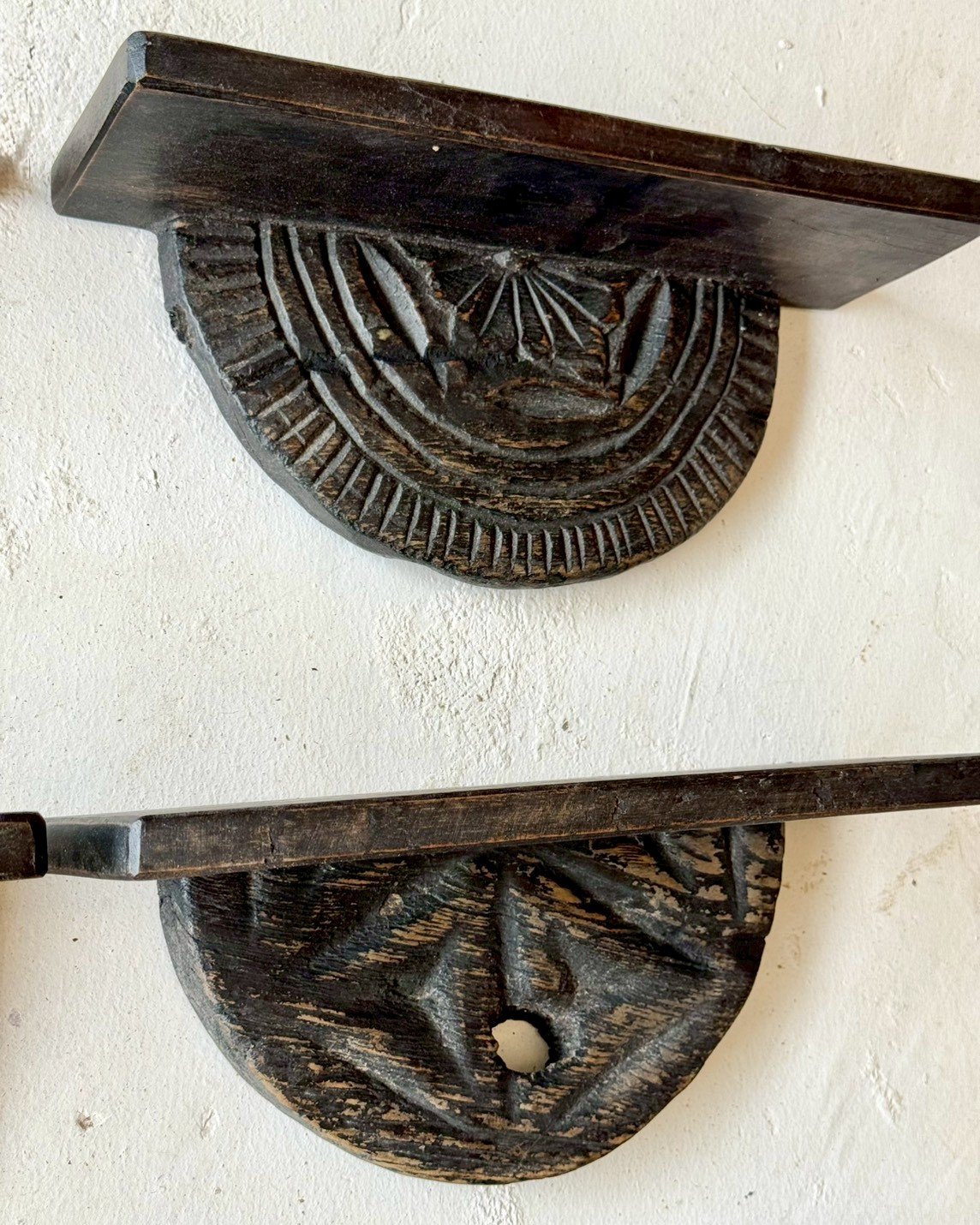  small decorative shelf