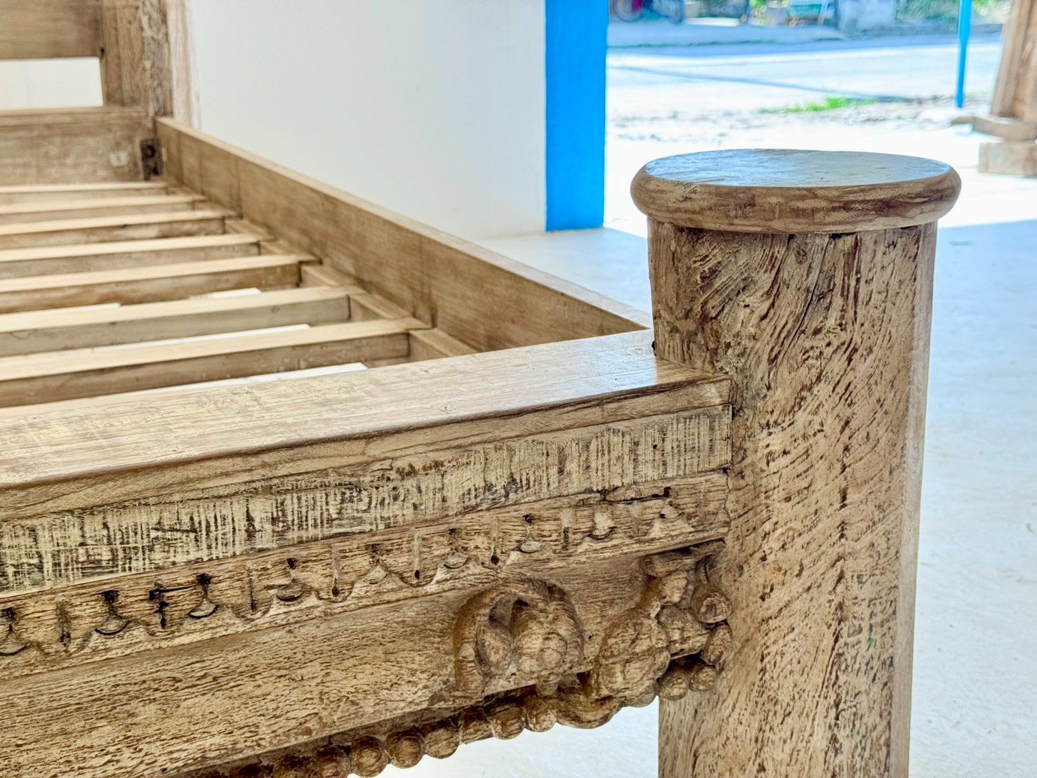 solid wood beds