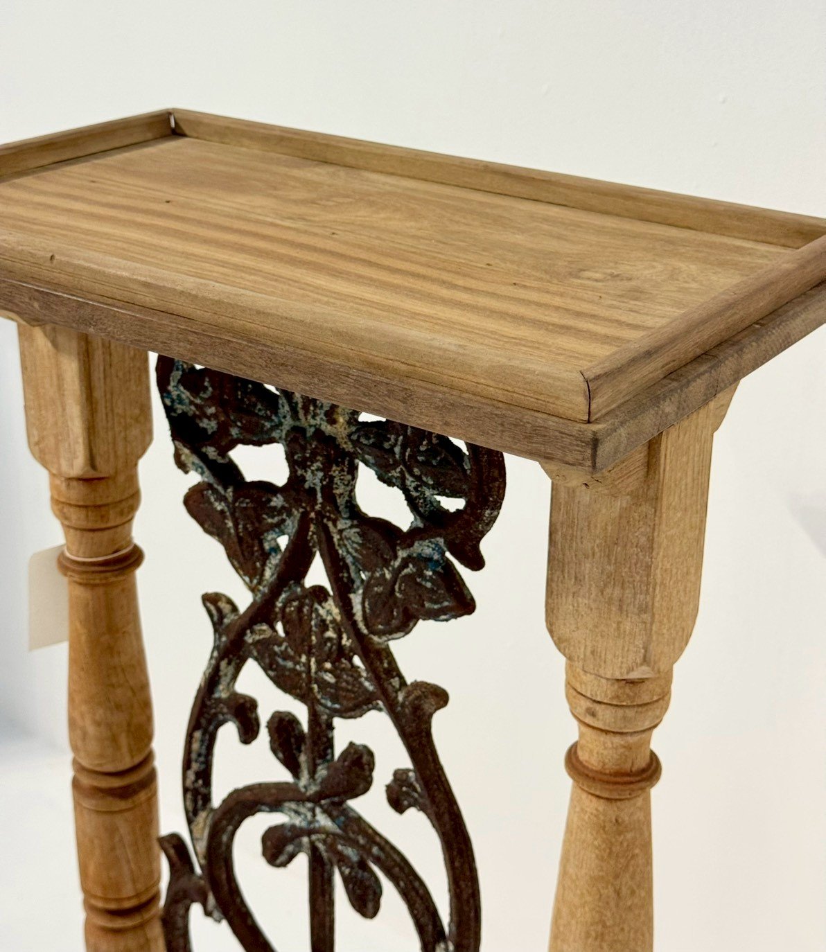 stand wood tables