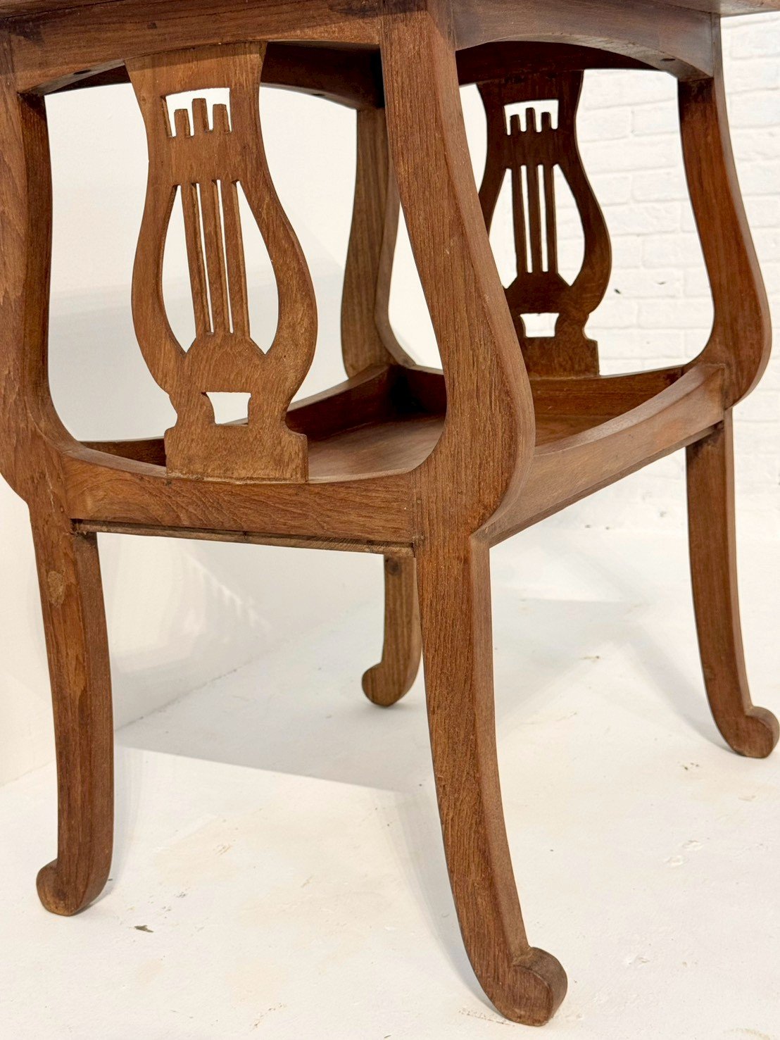 storage shelf table