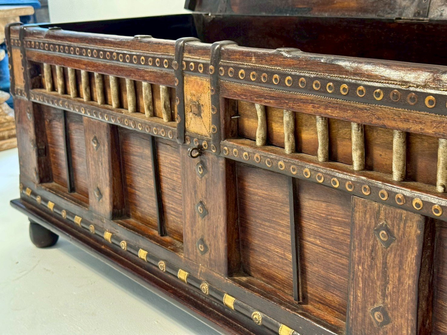  storage trunk coffee table