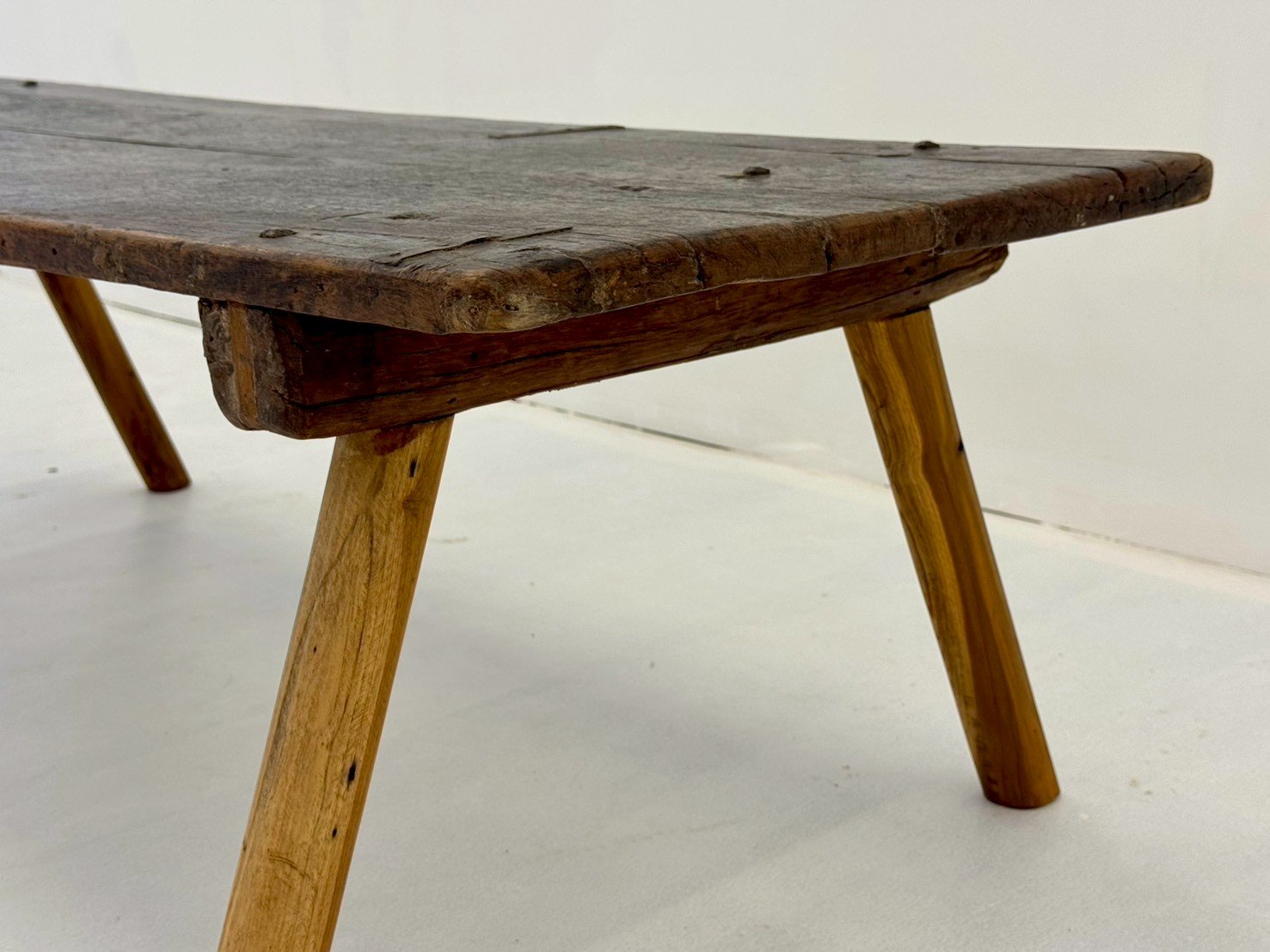 tapered legs table