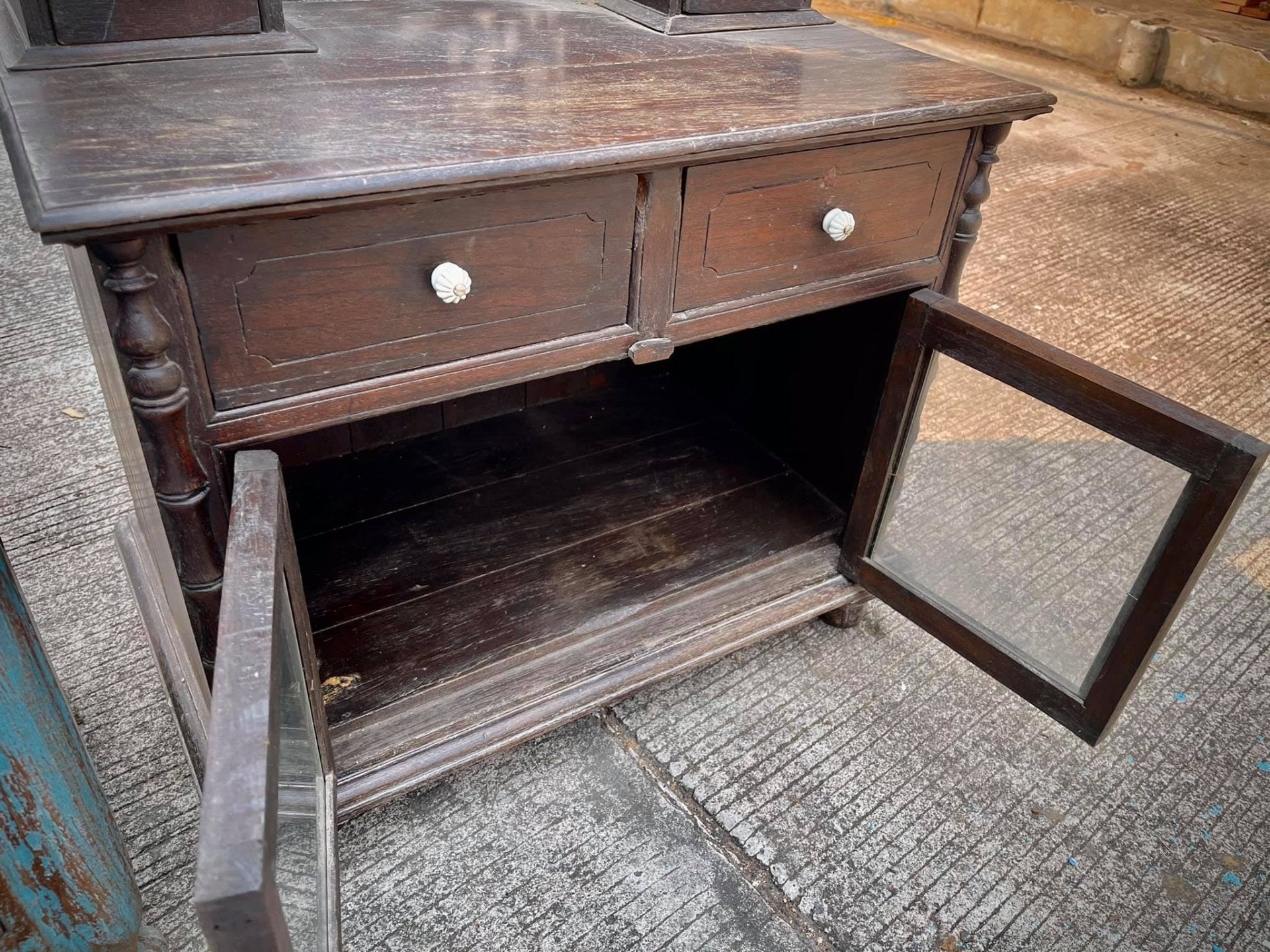 teak dressing table