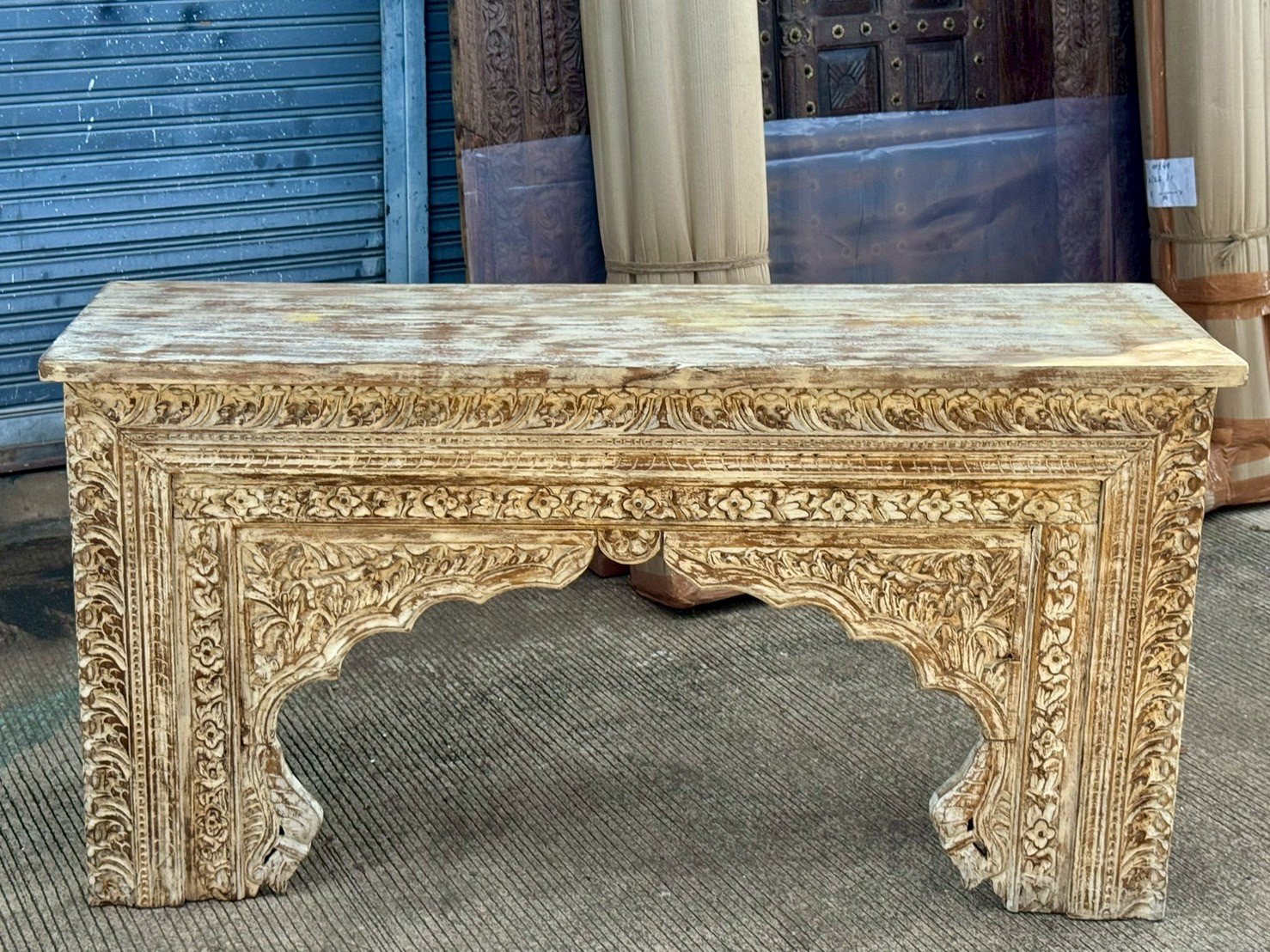 Trellis Carved Counter Table – Carved Counter Table with Indian Arch and Lattice Trim W150 x D40 x H80 cm. - RIVO HOMES