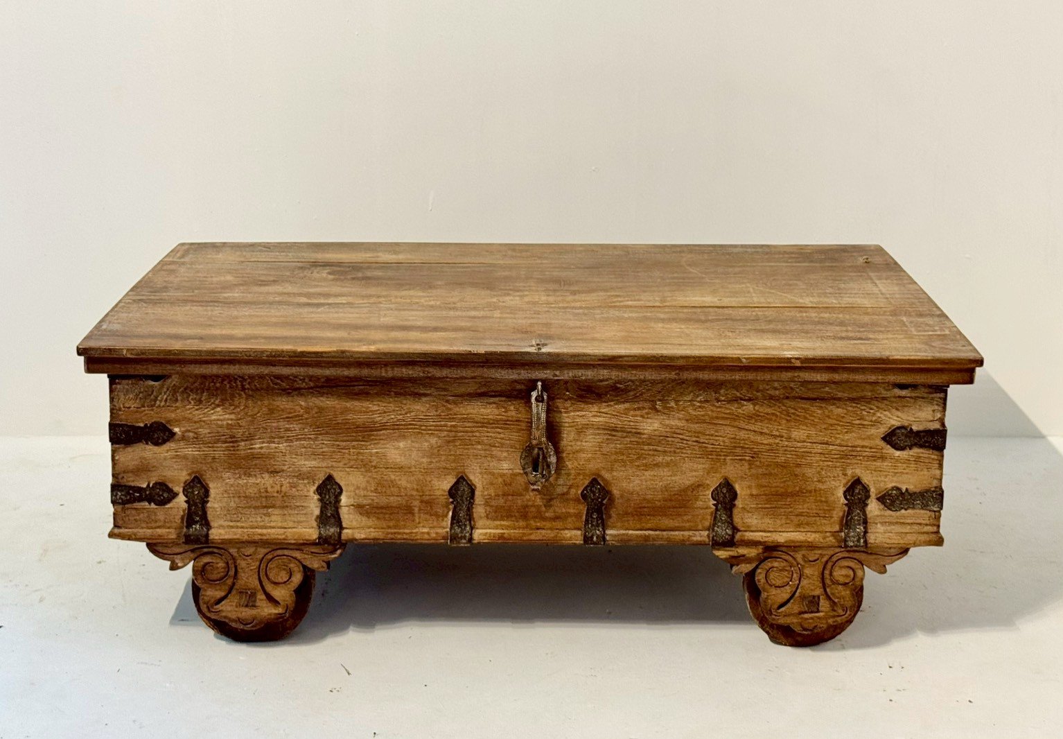 Trunk Coffee Table On Wheels – Wooden Wheel Table with Storage and Iron Detail W130 x D68 x H50 cm - RIVO HOMES
