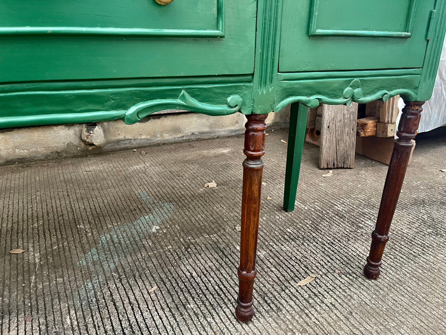 turned leg console table