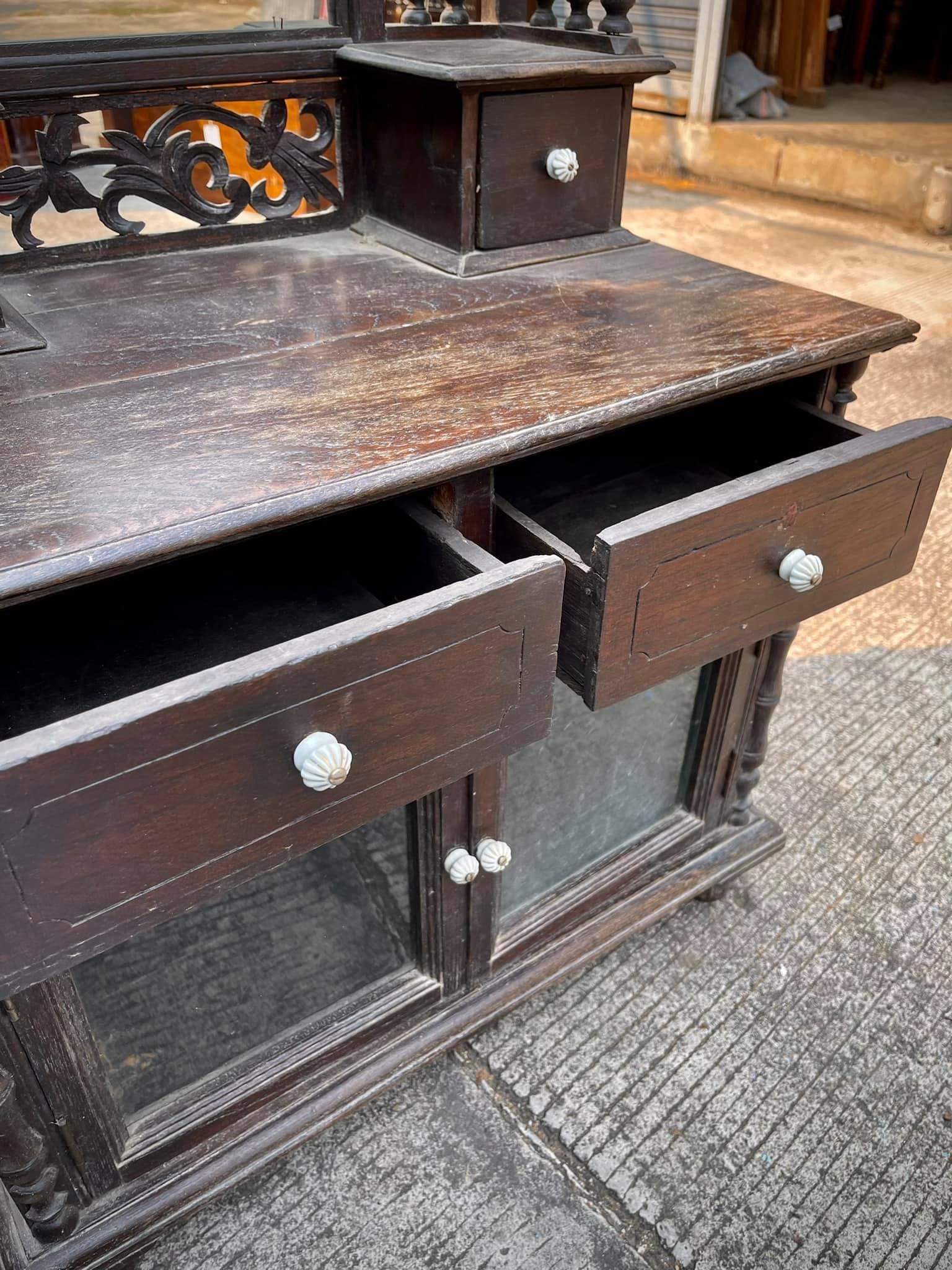 vanity table