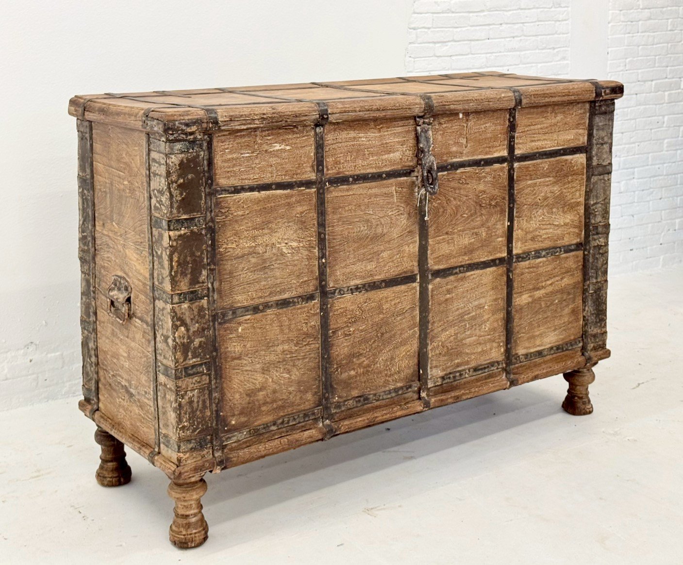Wealth Antique Large Wooden Trunk – Rustic Storage Furniture with Iron Grid Frame W124 × D46 × H87 cm - RIVO HOMES