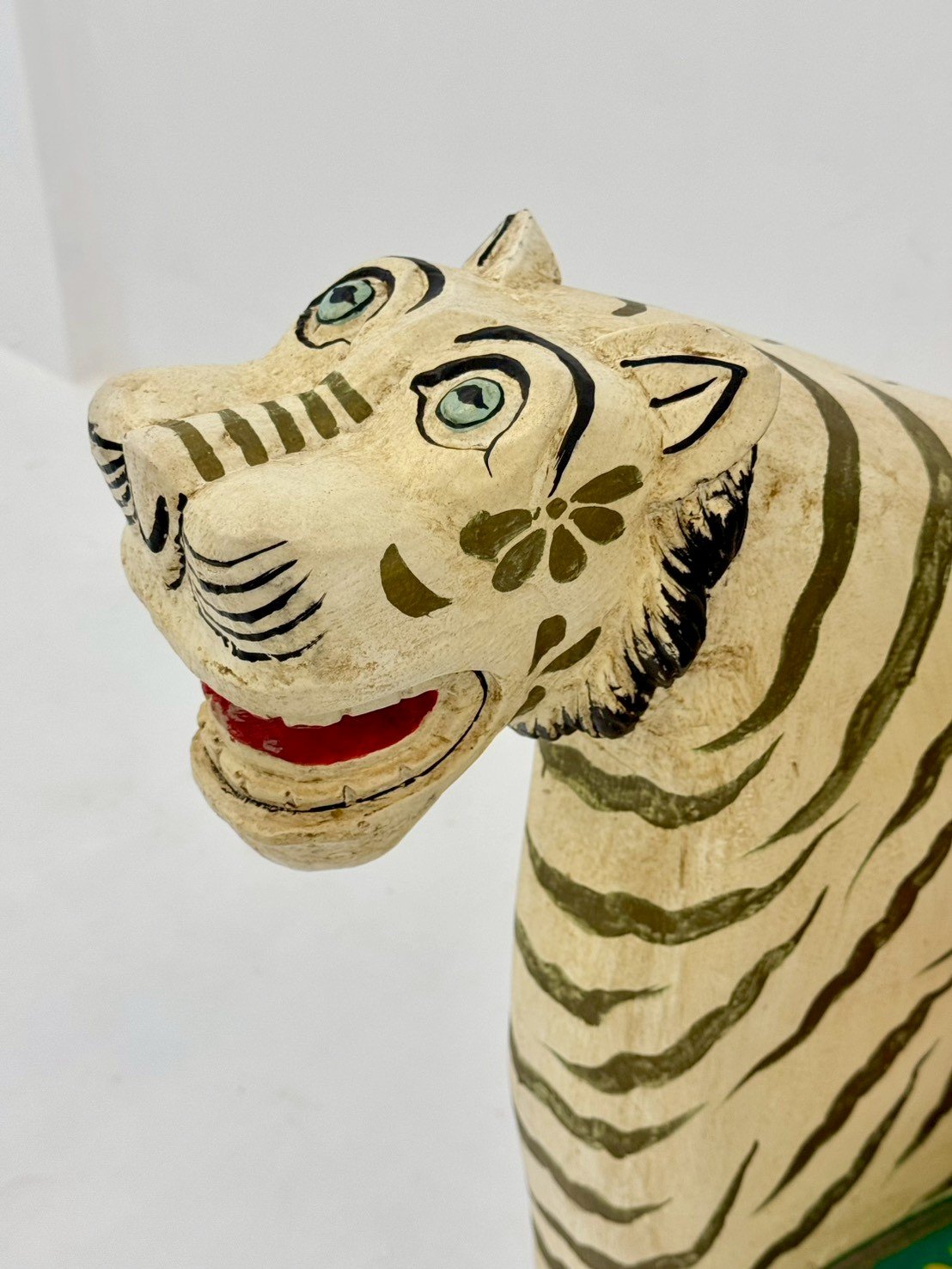 White Tiger Single Chair – Sculptural Hand-Painted Accent Chair, Majestic Tiger Shape, White and Black Stripes, Green Backrest(W86 × D71 × H91 cm) - RIVO HOMES