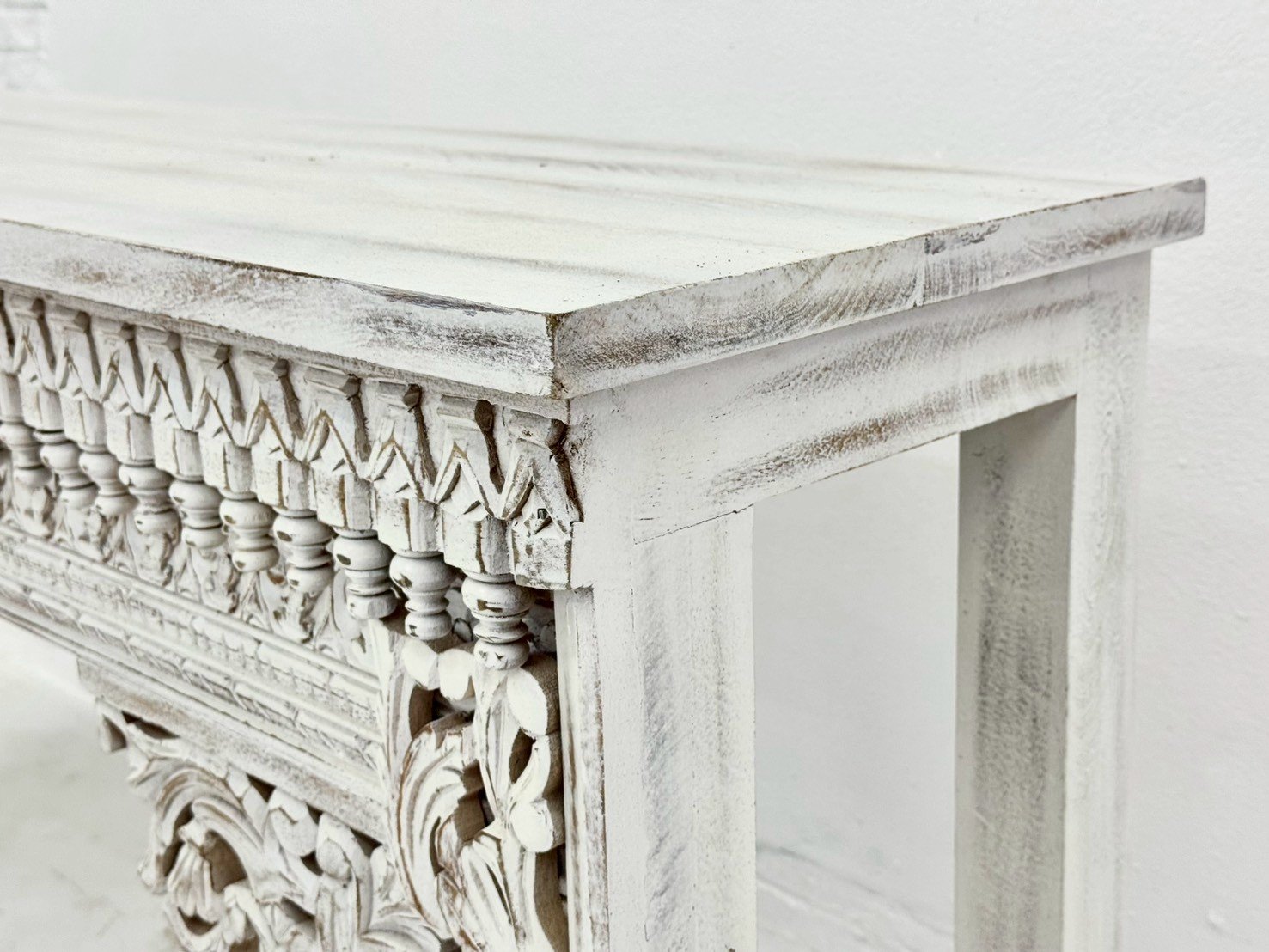 White Wooden Console Table – Hand-Carved Rustic Console Table with Whitewashed FinishW150 x D40 x H76 cm - RIVO HOMES