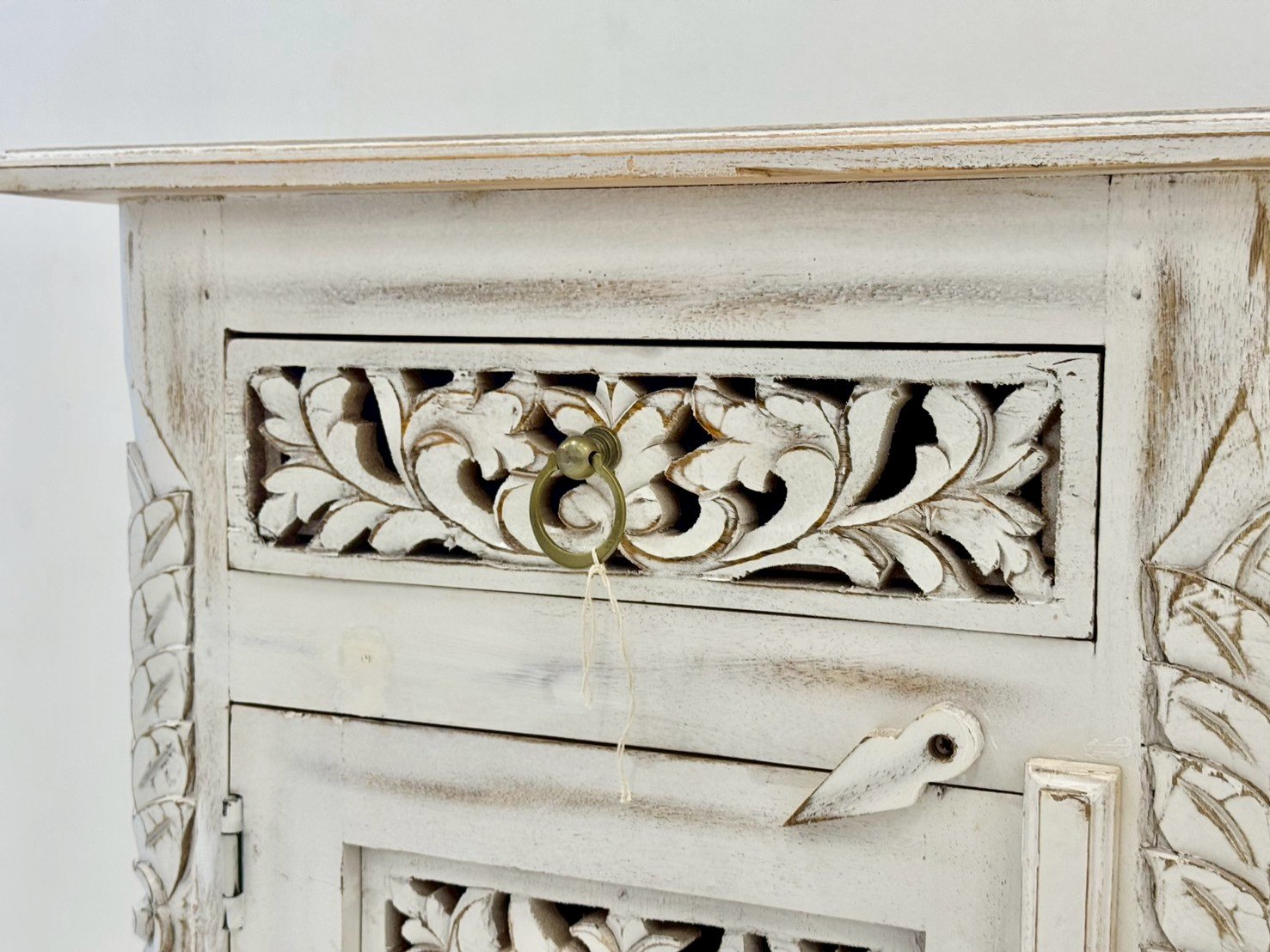 Wooden Set of 2 Bedsides – Designer Bedside Tables with Carved Detail and Whitewash Finish W51 x D40 x H70 cm - RIVO HOMES