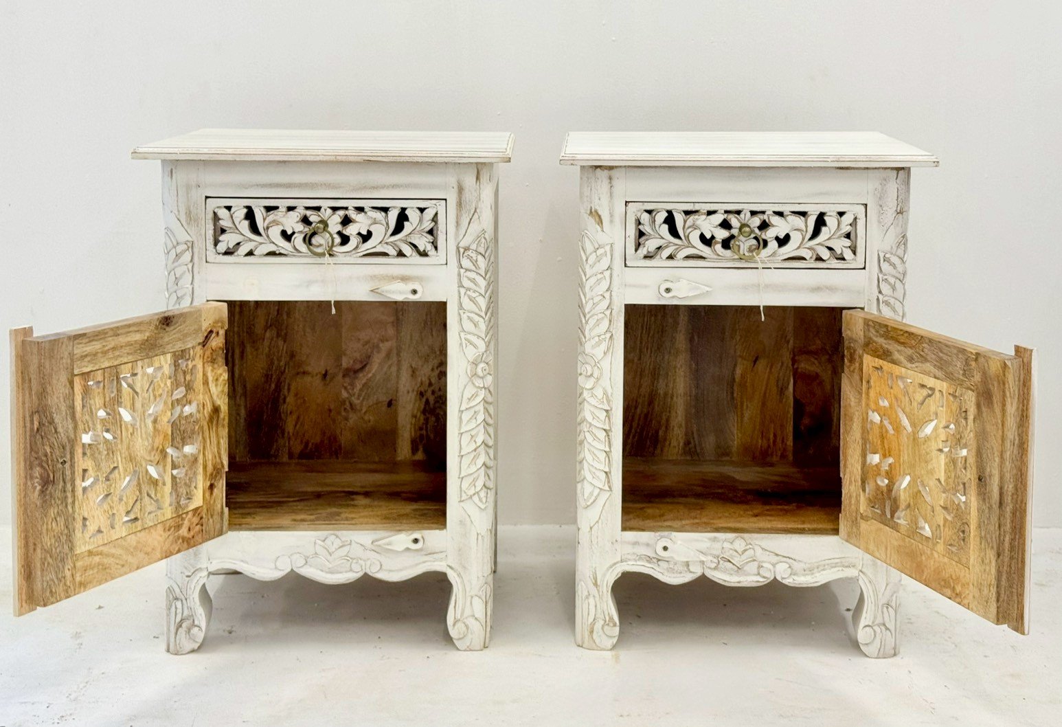 Wooden Set of 2 Bedsides – Designer Bedside Tables with Carved Detail and Whitewash Finish W51 x D40 x H70 cm - RIVO HOMES