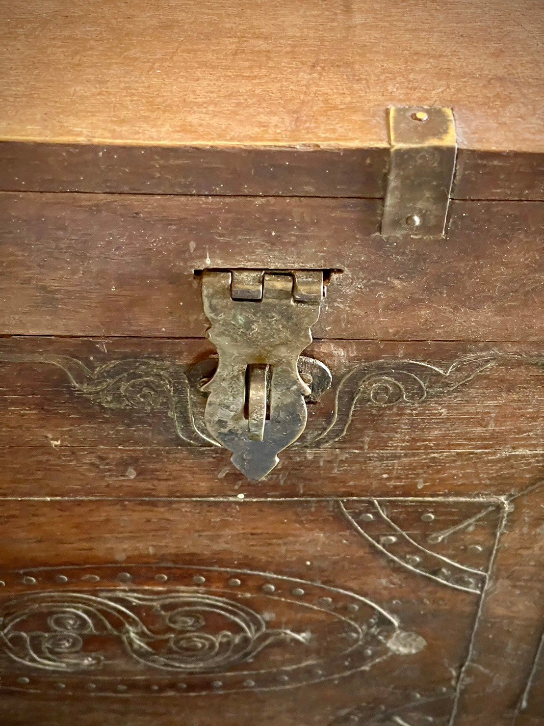 wooden keepsake trunk