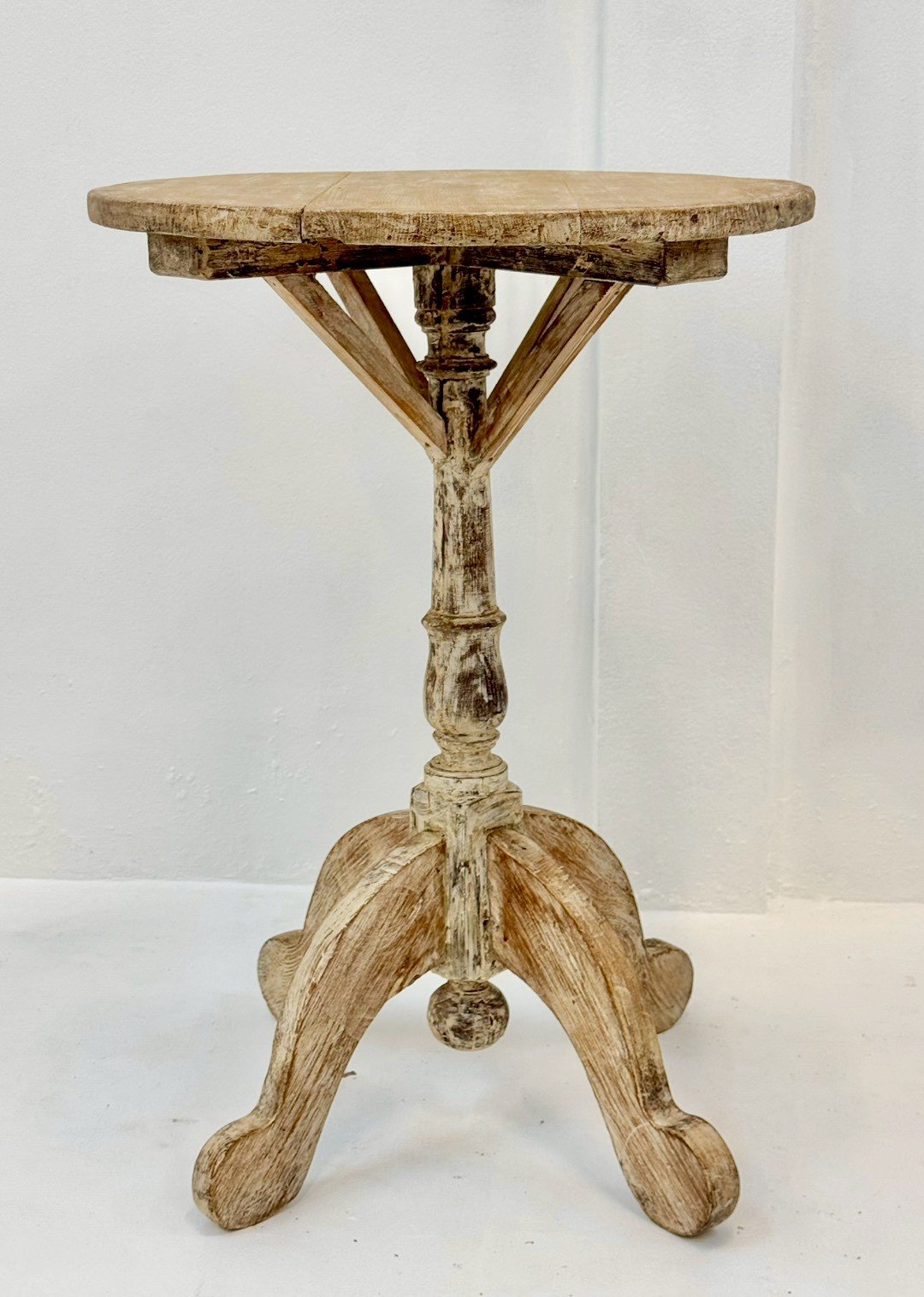 wooden round table