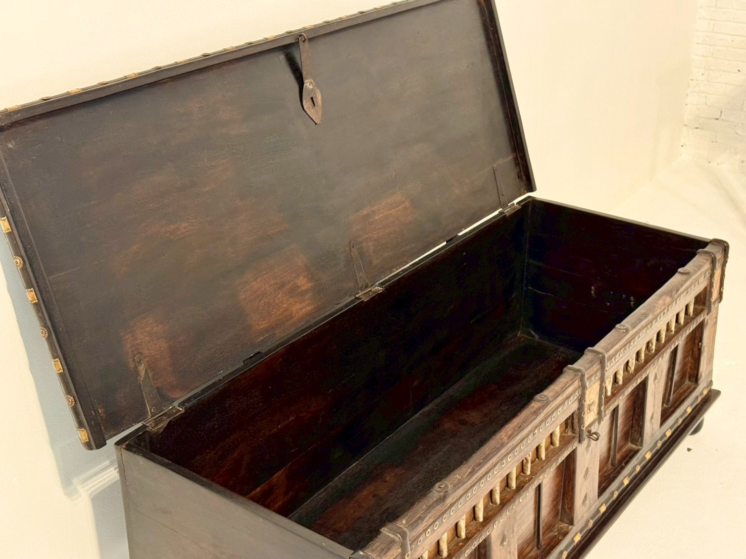  wooden table trunk